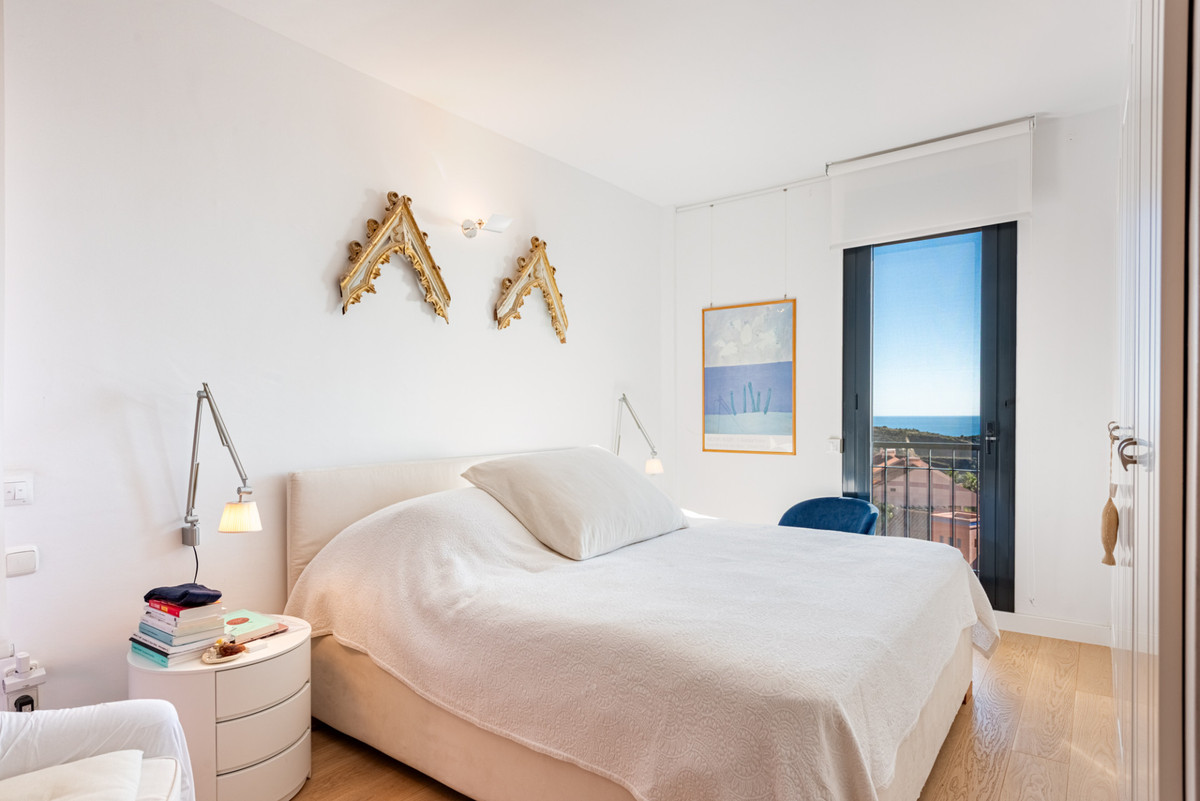 Te koop Middle Floor Apartment Costa Del Sol Calahonda € 690.000,-