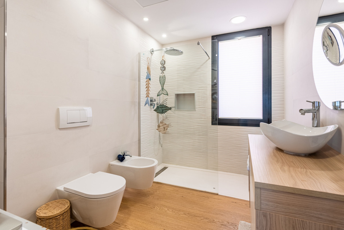 Te koop Middle Floor Apartment Costa Del Sol Calahonda € 690.000,-