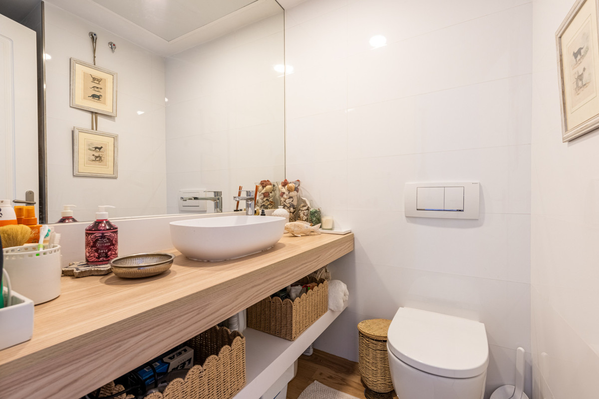 Te koop Middle Floor Apartment Costa Del Sol Calahonda € 690.000,-