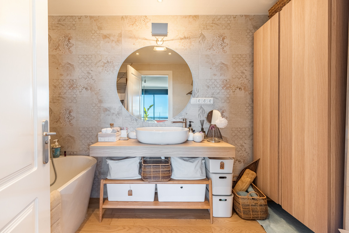 Te koop Middle Floor Apartment Costa Del Sol Calahonda € 690.000,-