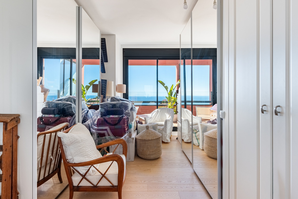 Te koop Middle Floor Apartment Costa Del Sol Calahonda € 690.000,-