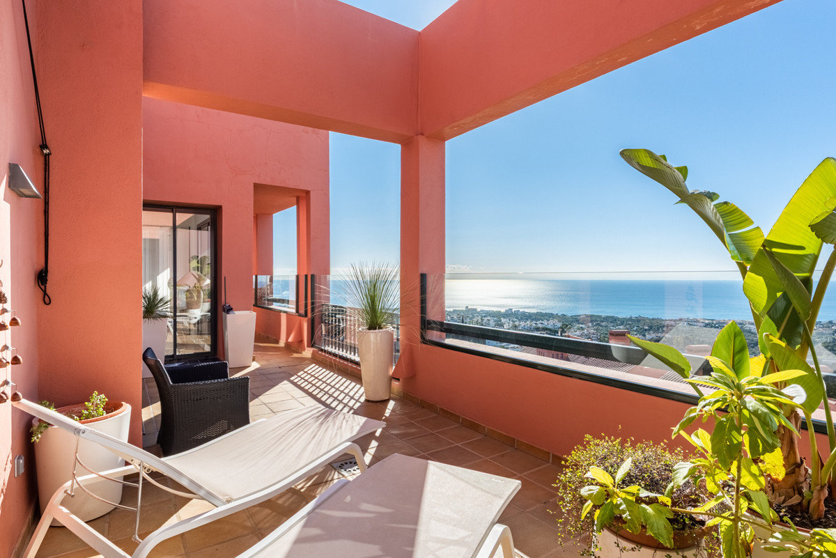 Te koop Middle Floor Apartment Costa Del Sol Calahonda € 690.000,-