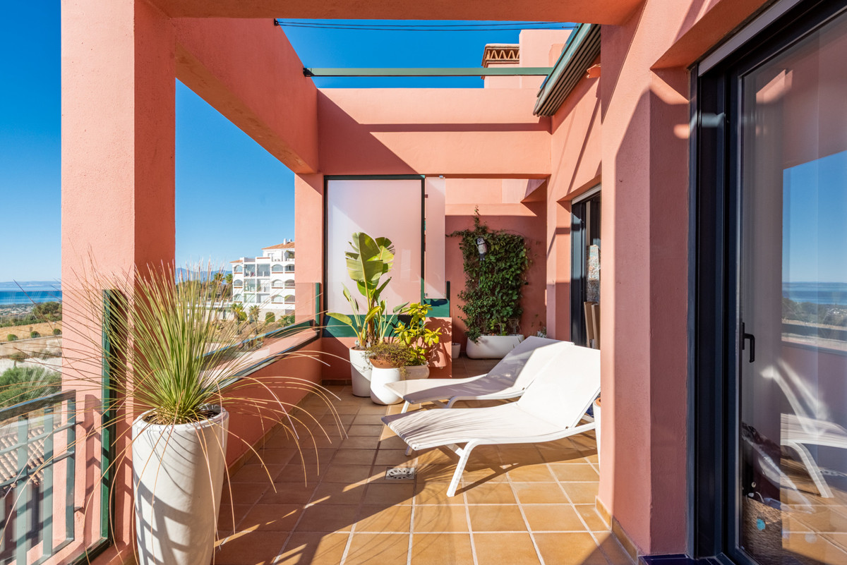 Te koop Middle Floor Apartment Costa Del Sol Calahonda € 690.000,-