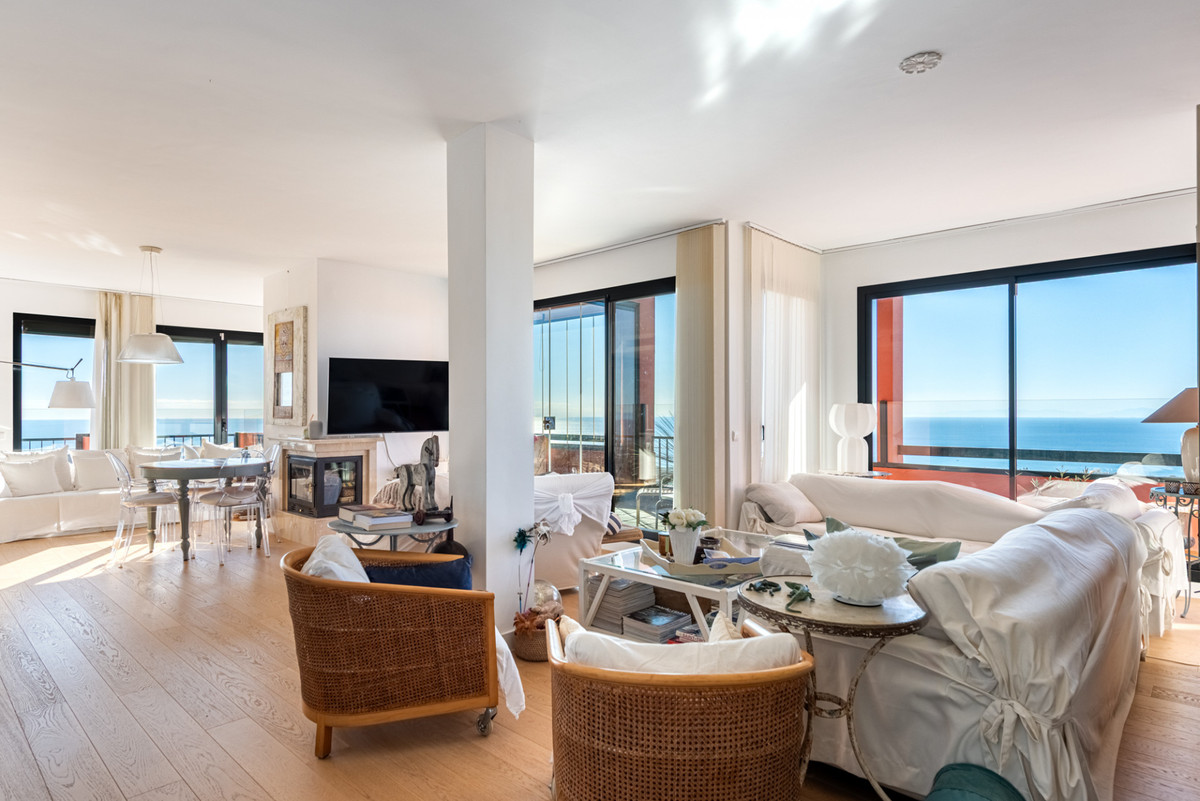 Te koop Middle Floor Apartment Costa Del Sol Calahonda € 690.000,-