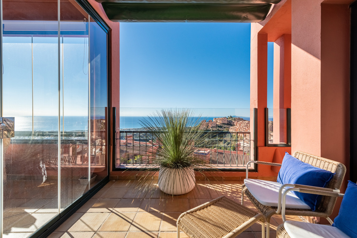 Te koop Middle Floor Apartment Costa Del Sol Calahonda € 690.000,-