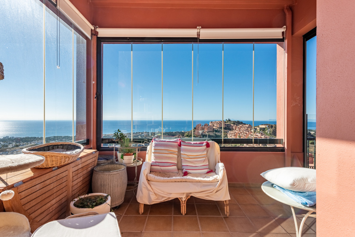 Te koop Middle Floor Apartment Costa Del Sol Calahonda € 690.000,-