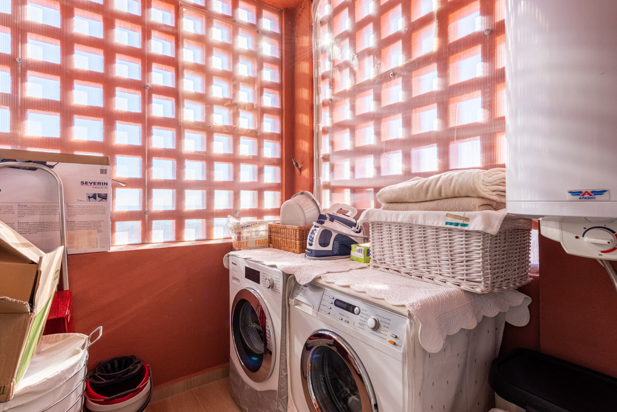 Te koop Middle Floor Apartment Costa Del Sol Calahonda € 690.000,-