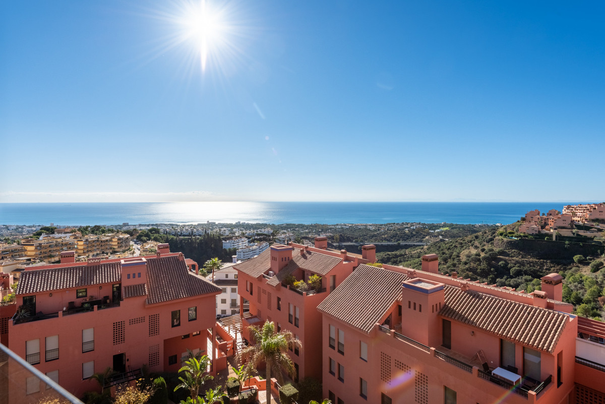 Te koop Middle Floor Apartment Costa Del Sol Calahonda € 690.000,-