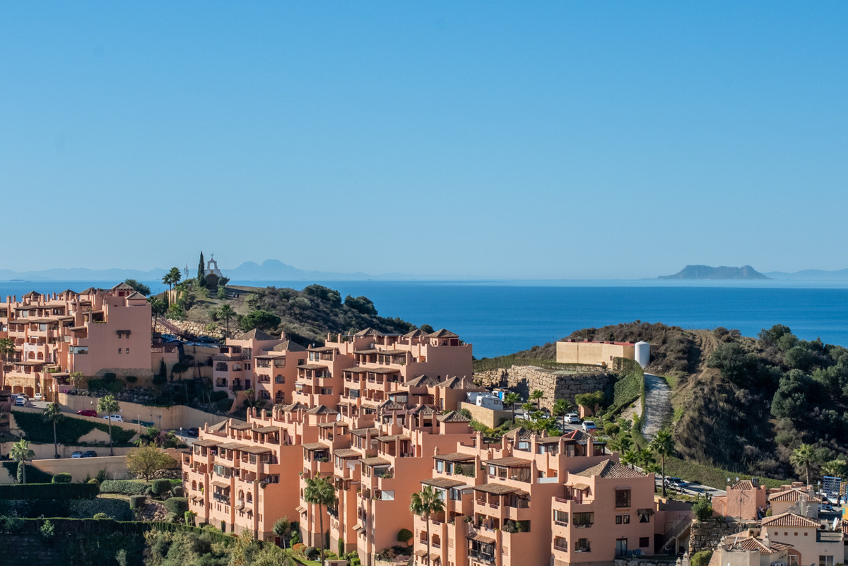 Te koop Middle Floor Apartment Costa Del Sol Calahonda € 690.000,-