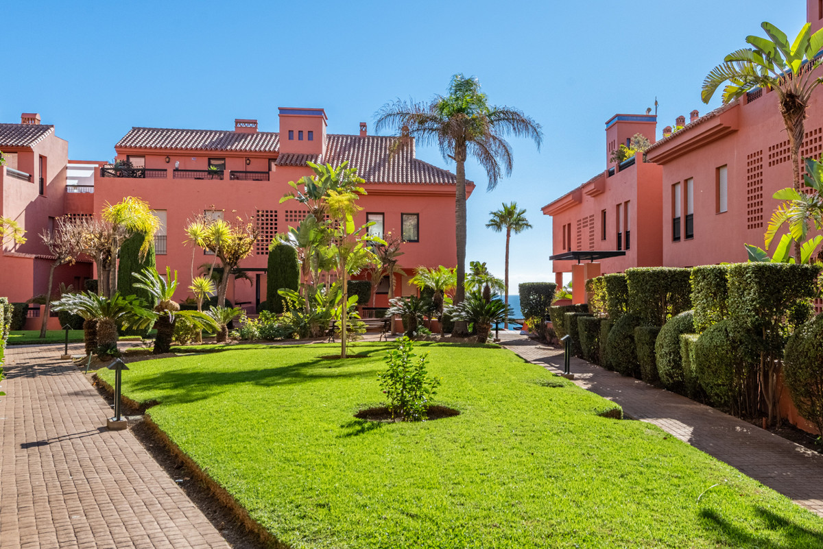 Te koop Middle Floor Apartment Costa Del Sol Calahonda € 690.000,-