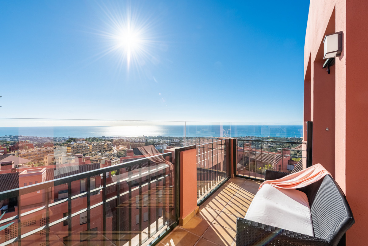 Te koop Middle Floor Apartment Costa Del Sol Calahonda € 690.000,-