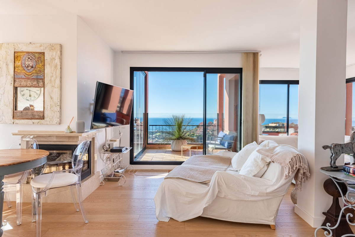 Te koop Middle Floor Apartment Costa Del Sol Calahonda € 690.000,-