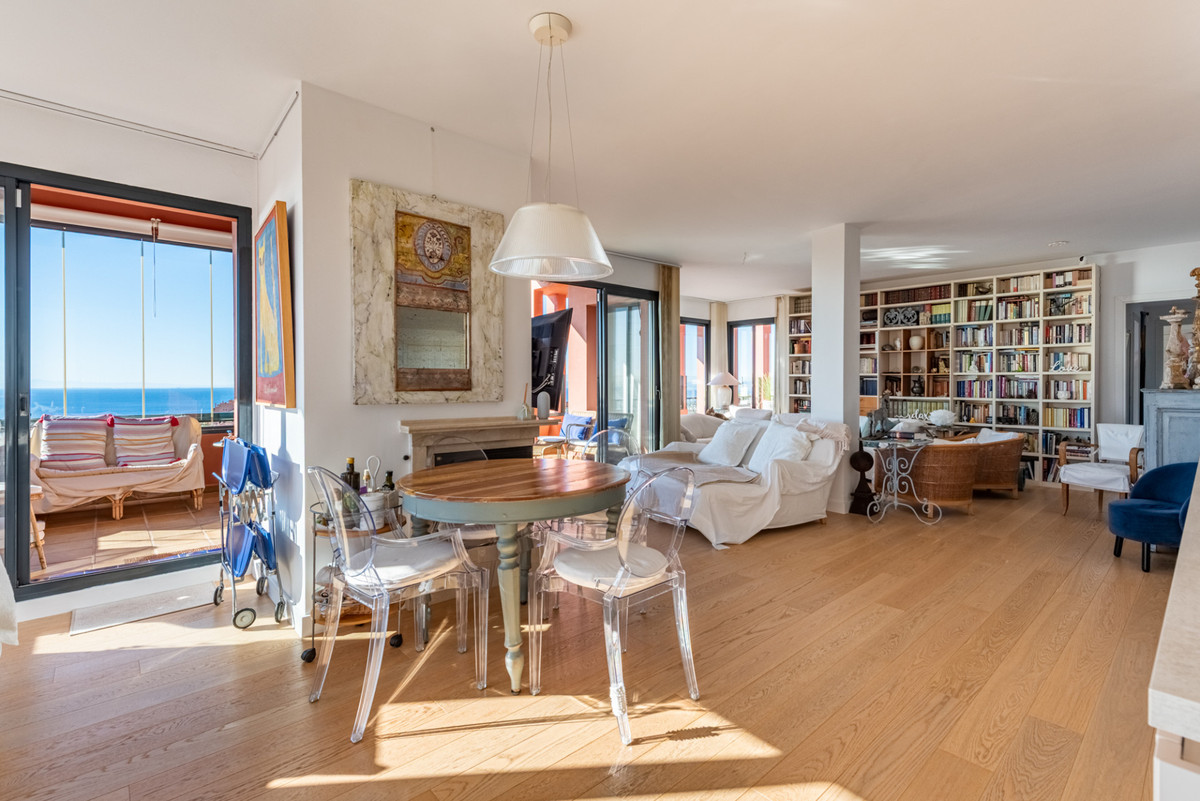 Te koop Middle Floor Apartment Costa Del Sol Calahonda € 690.000,-