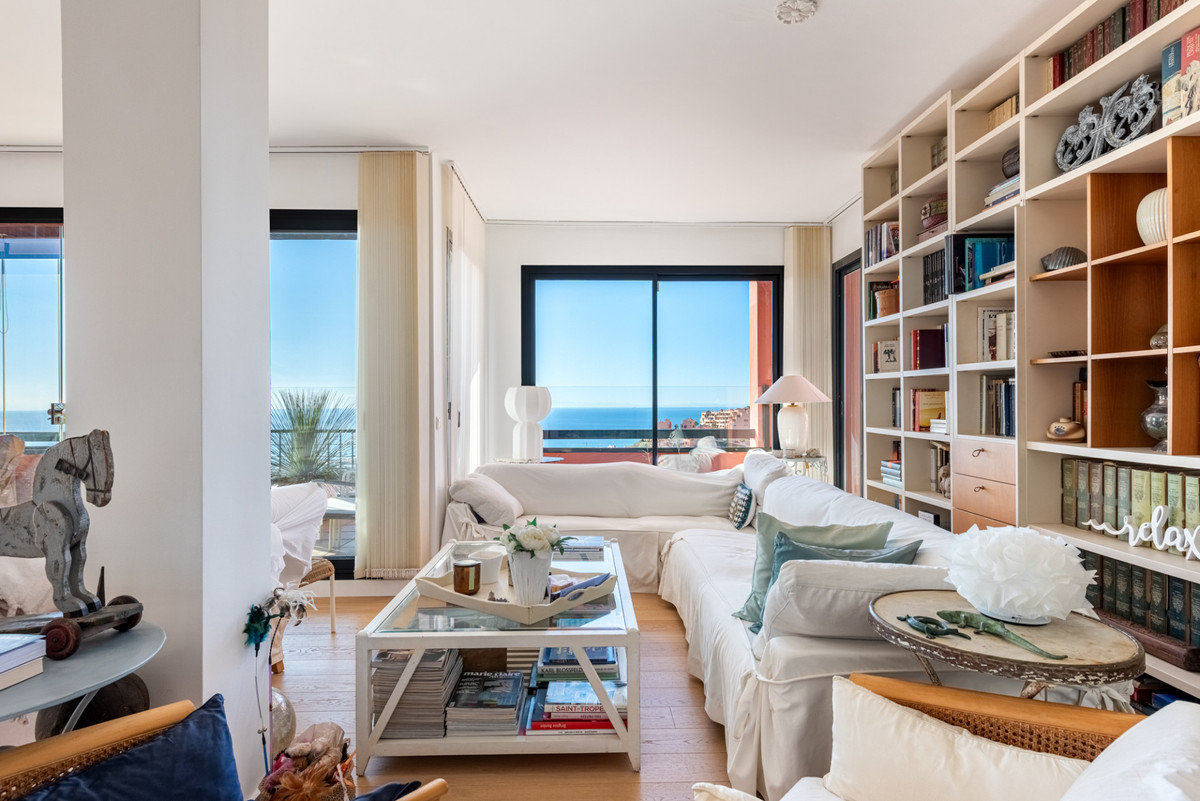 Te koop Middle Floor Apartment Costa Del Sol Calahonda € 690.000,-