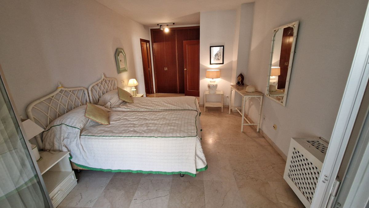 Te koop Middle Floor Apartment Costa Del Sol Estepona € 445.000,-
