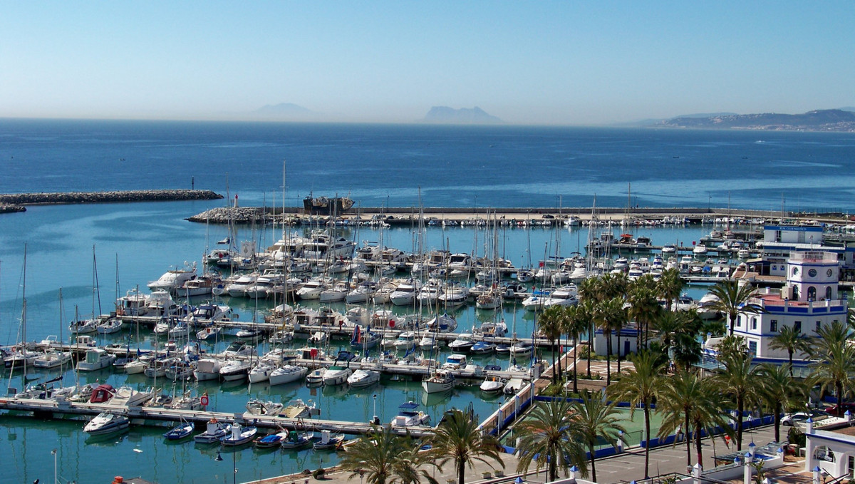 Te koop Middle Floor Apartment Costa Del Sol Estepona € 445.000,-