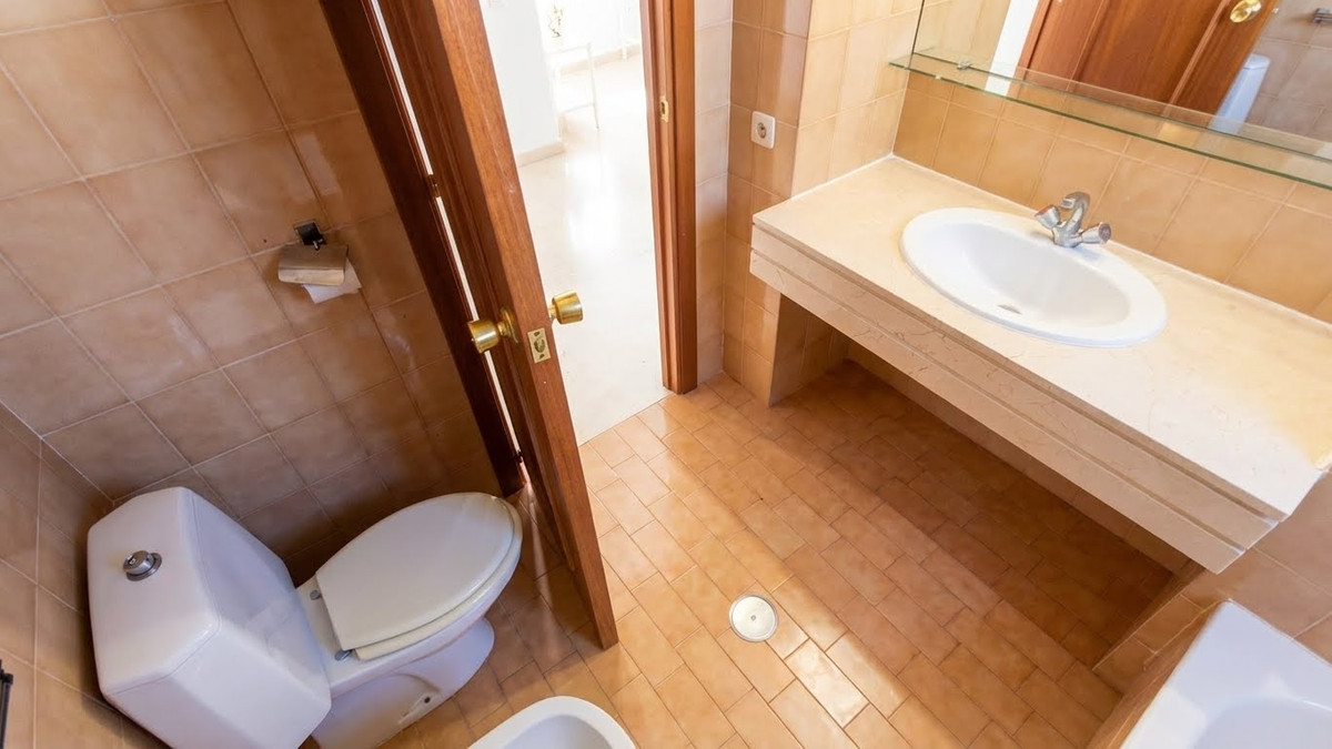 Te koop Middle Floor Apartment Costa Del Sol Estepona € 445.000,-