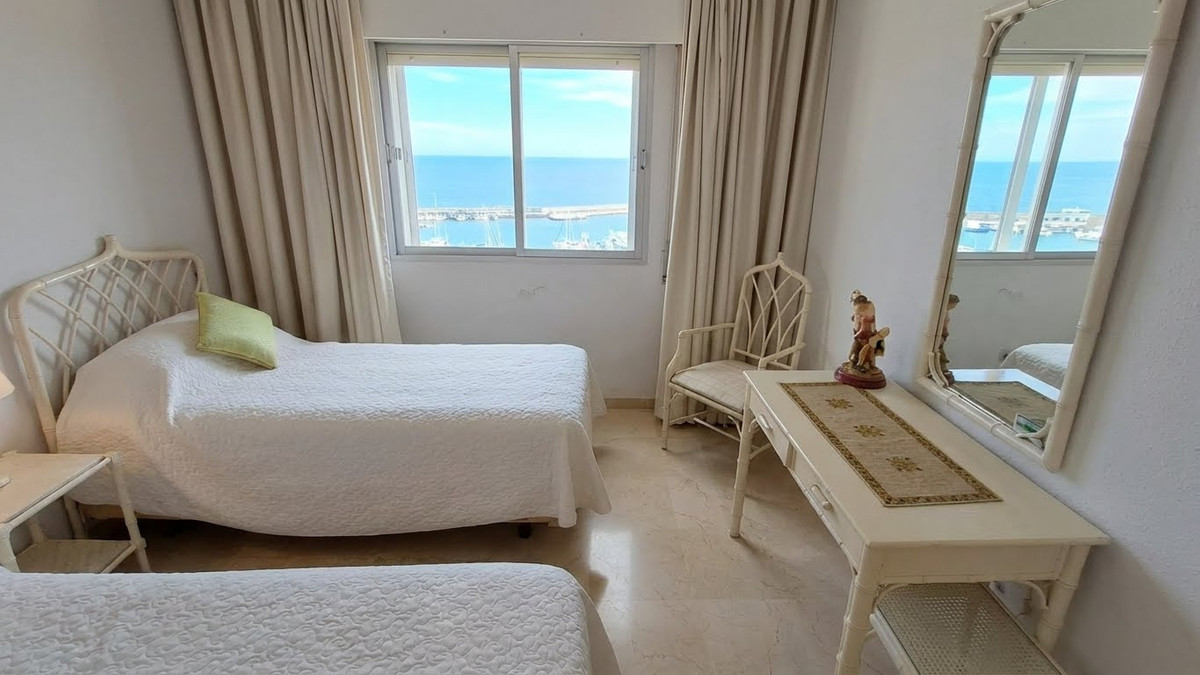 Te koop Middle Floor Apartment Costa Del Sol Estepona € 445.000,-
