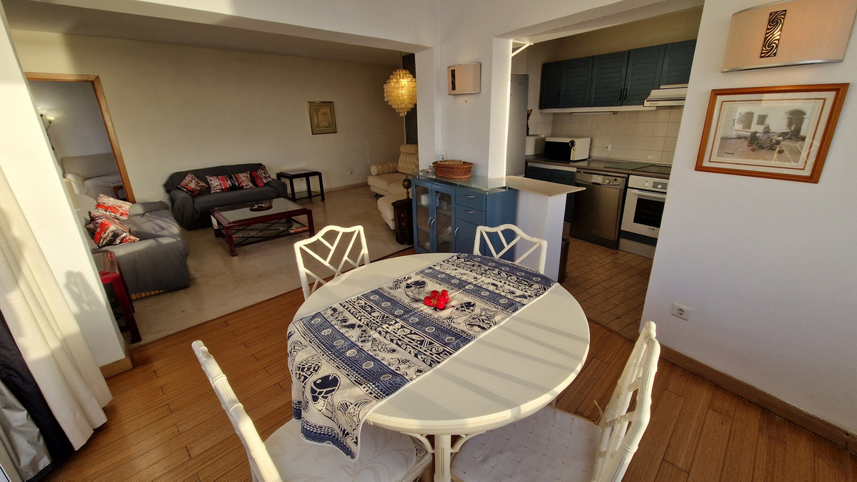 Te koop Middle Floor Apartment Costa Del Sol Estepona € 445.000,-