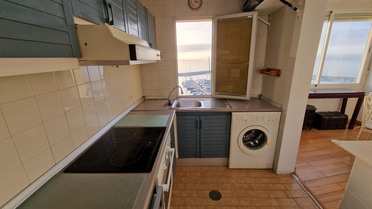 Te koop Middle Floor Apartment Costa Del Sol Estepona € 445.000,-