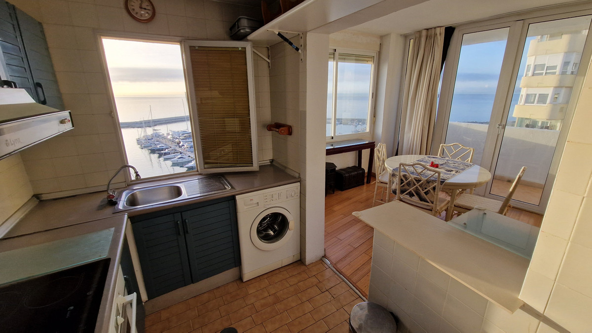 Te koop Middle Floor Apartment Costa Del Sol Estepona € 445.000,-