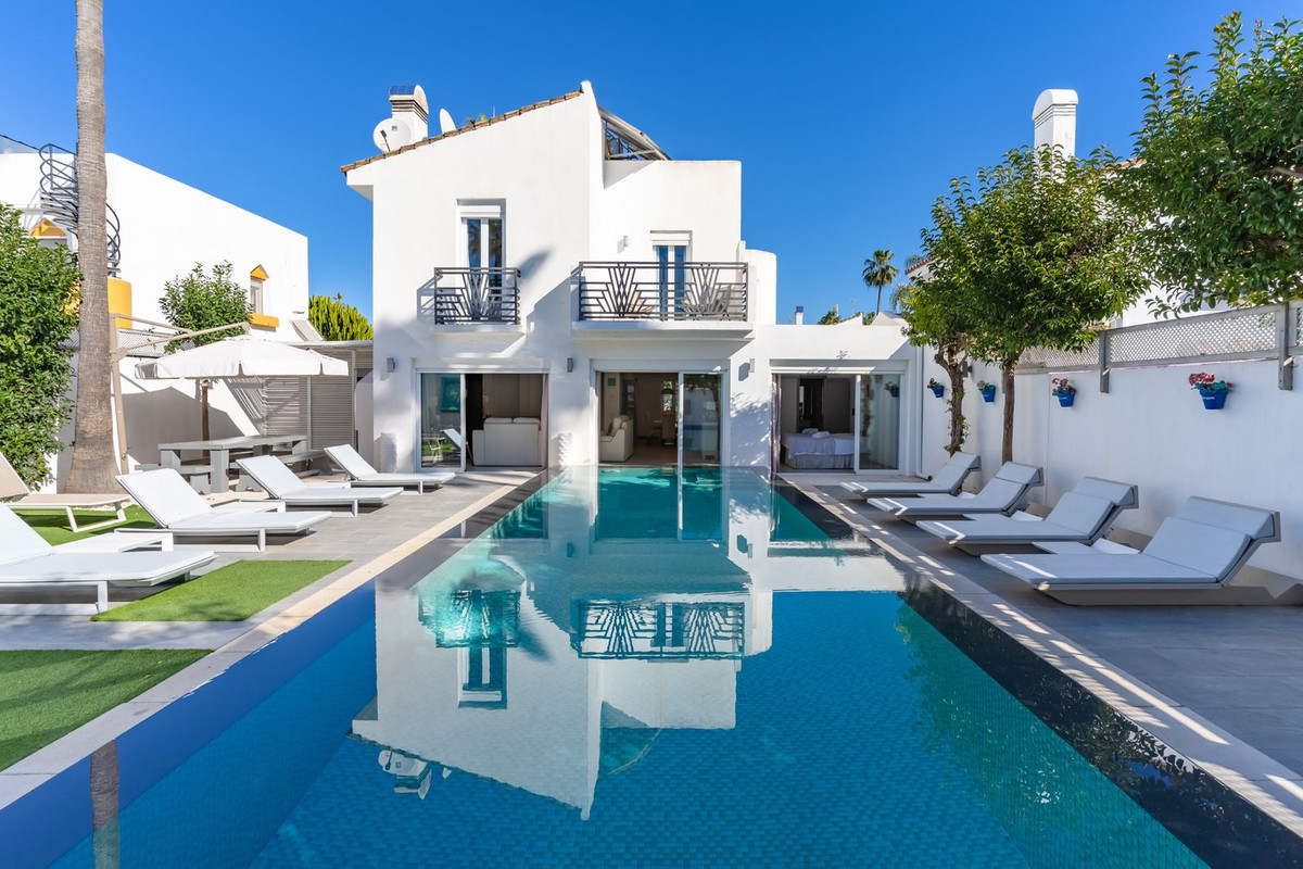 Te koop Vrijstaande Villa Costa Del Sol Estepona € 1.295.000,-