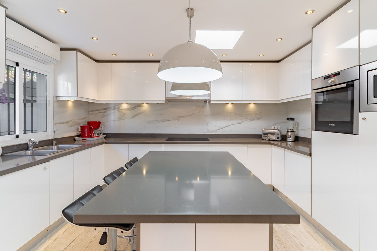 Te koop Vrijstaande Villa Costa Del Sol Estepona € 1.295.000,-