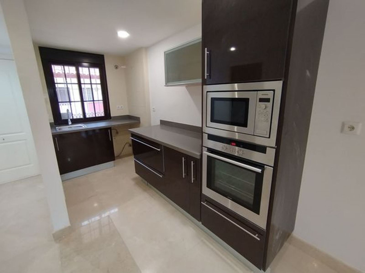 Te koop Middle Floor Apartment Costa Del Sol Benalmadena Costa € 739.000,-