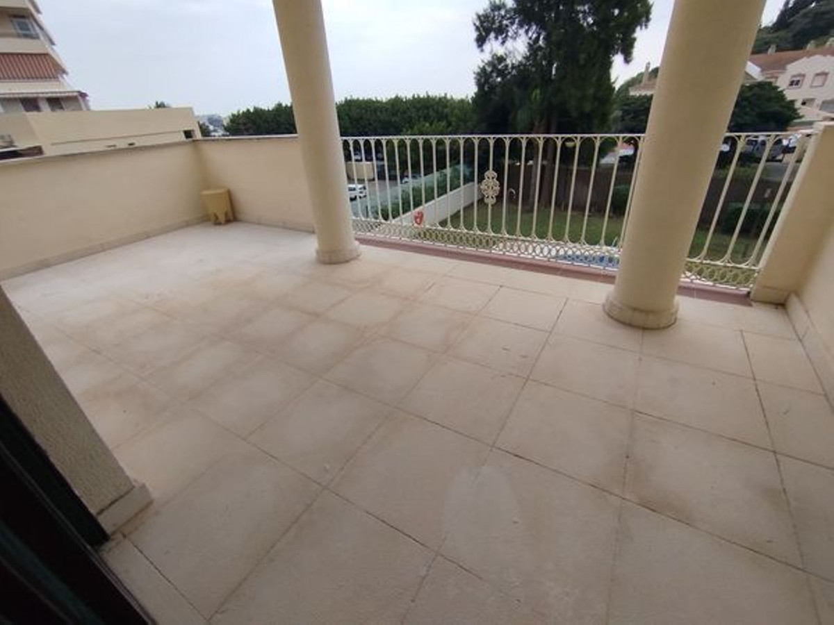 Te koop Middle Floor Apartment Costa Del Sol Benalmadena Costa € 739.000,-