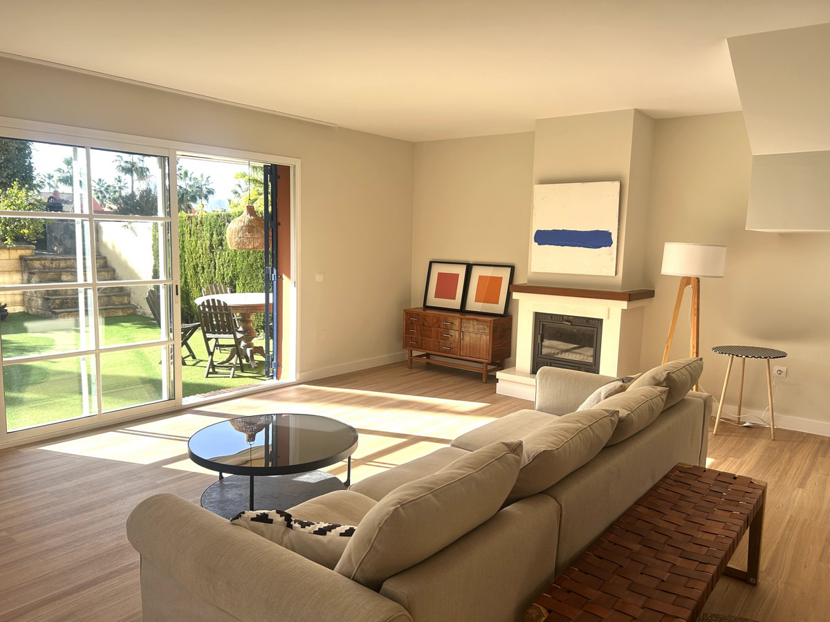 Te koop Half vrijstaand huis Costa Del Sol Atalaya € 690.000,-