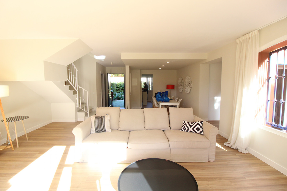 Te koop Half vrijstaand huis Costa Del Sol Atalaya € 690.000,-