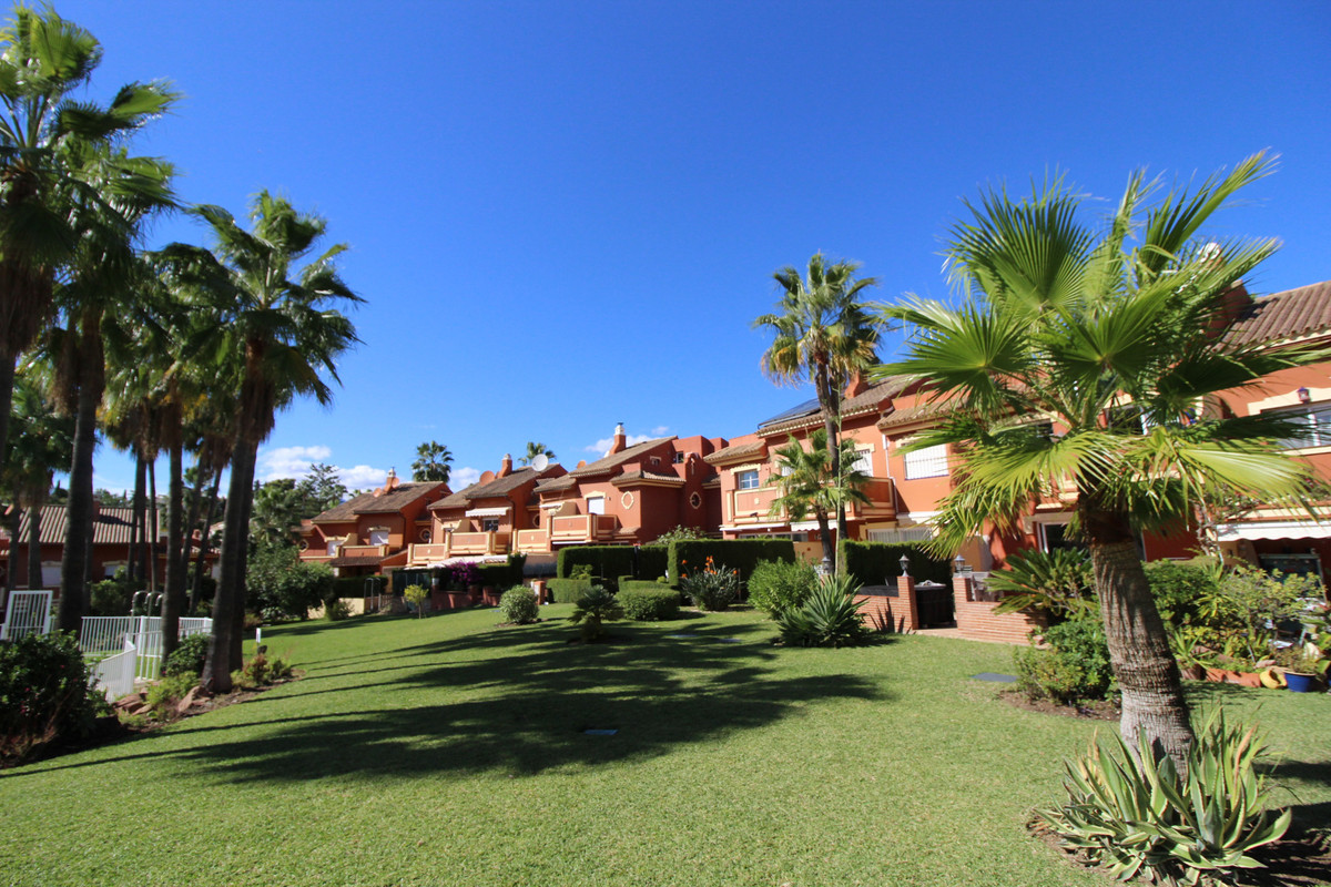 Te koop Half vrijstaand huis Costa Del Sol Atalaya € 690.000,-