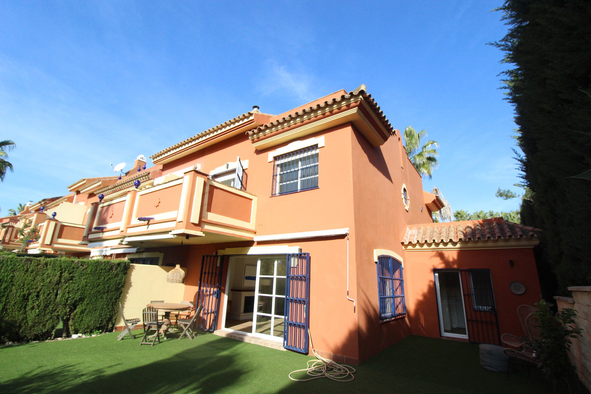 Te koop Half vrijstaand huis Costa Del Sol Atalaya € 690.000,-