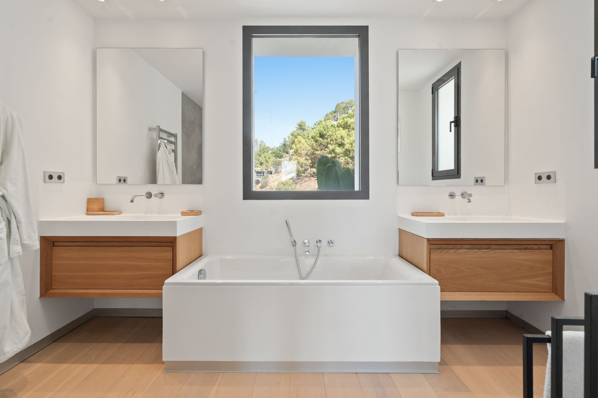 Te koop Vrijstaande Villa Costa Del Sol El Madroñal € 4.200.000,-