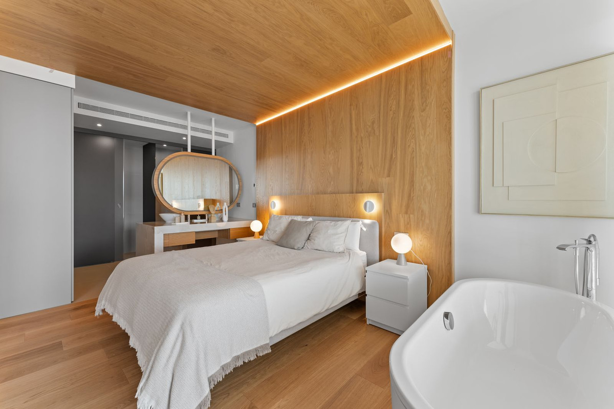 Te koop Middle Floor Apartment Costa Del Sol Higueron € 750.000,-