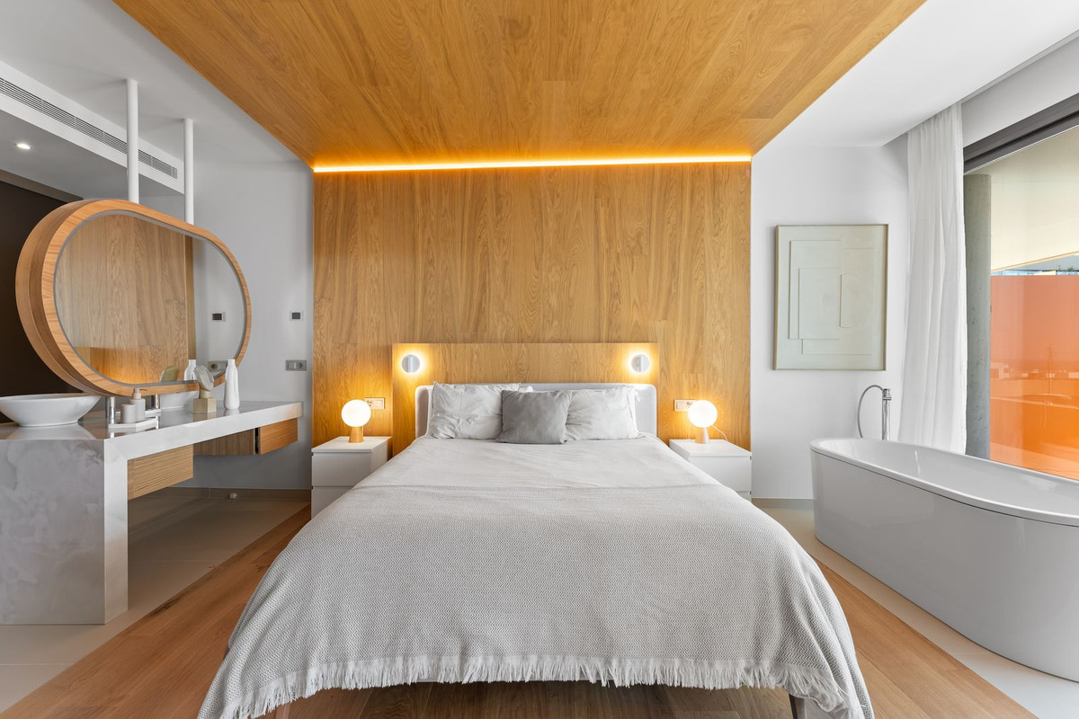 Te koop Middle Floor Apartment Costa Del Sol Higueron € 750.000,-