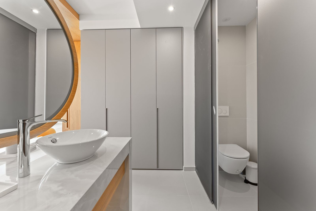 Te koop Middle Floor Apartment Costa Del Sol Higueron € 750.000,-