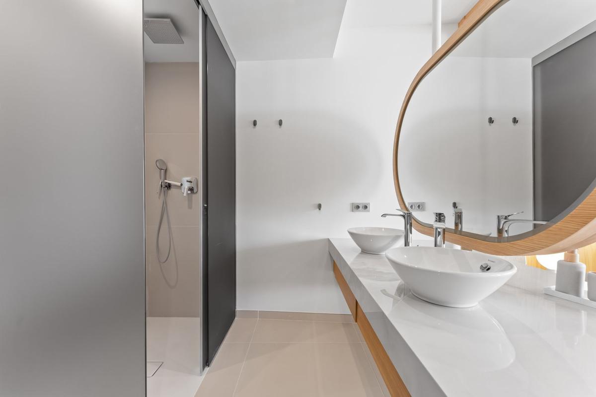 Te koop Middle Floor Apartment Costa Del Sol Higueron € 750.000,-