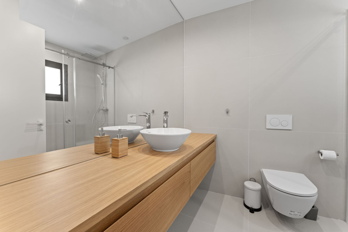 Te koop Middle Floor Apartment Costa Del Sol Higueron € 750.000,-