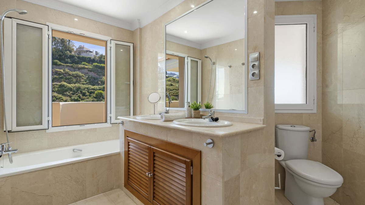 Te koop Middle Floor Apartment Costa Del Sol Nueva Andalucía € 575.000,-