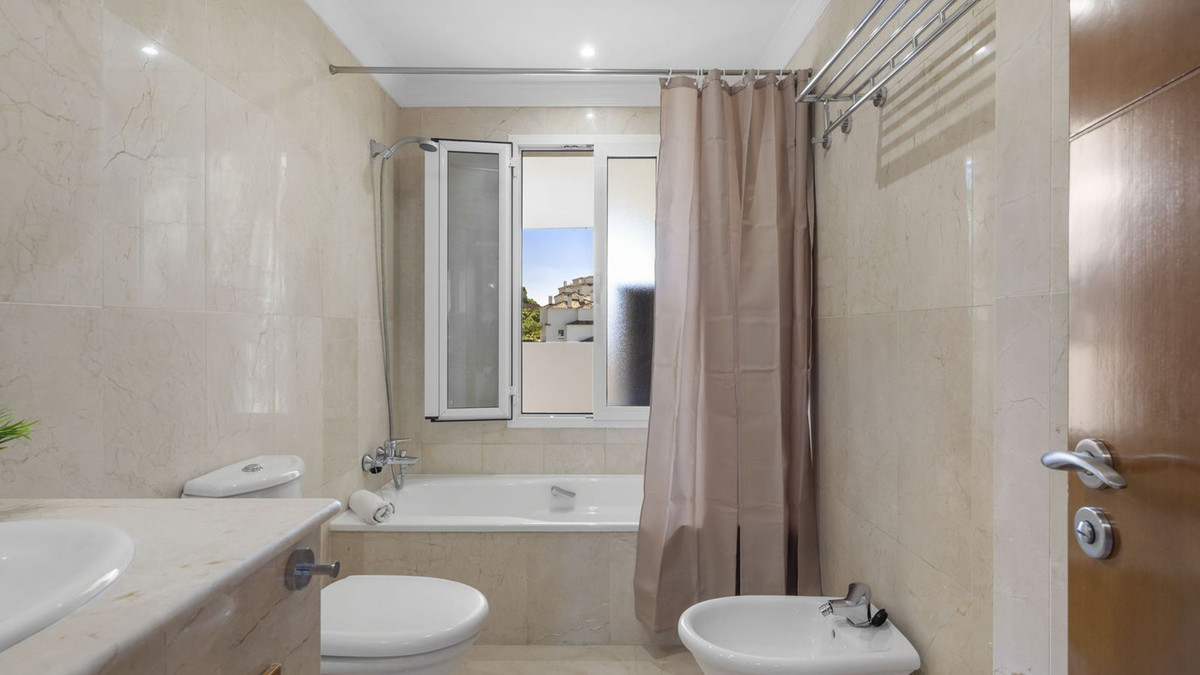 Te koop Middle Floor Apartment Costa Del Sol Nueva Andalucía € 575.000,-