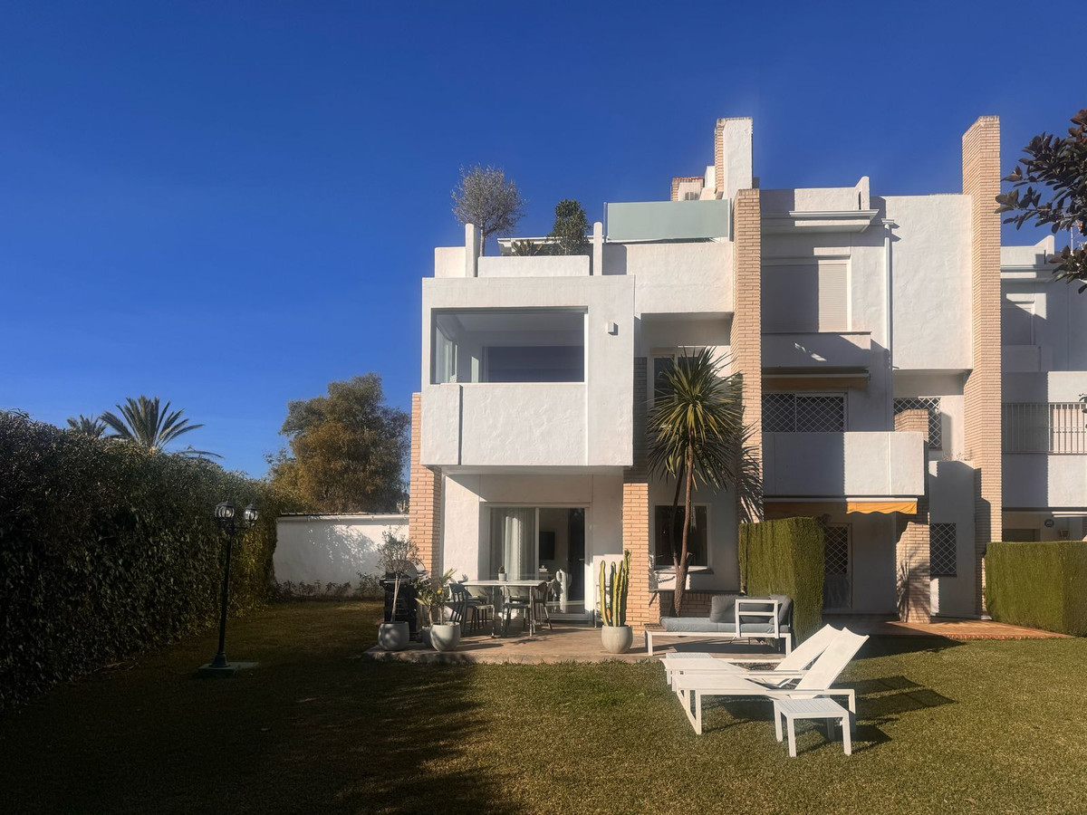 Te koop Herenhuis Costa Del Sol Nueva Andalucía € 799.000,-