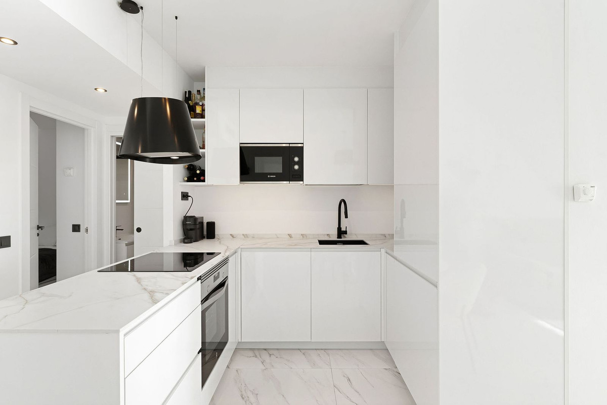 Te koop Middle Floor Apartment Costa Del Sol Calahonda € 429.000,-