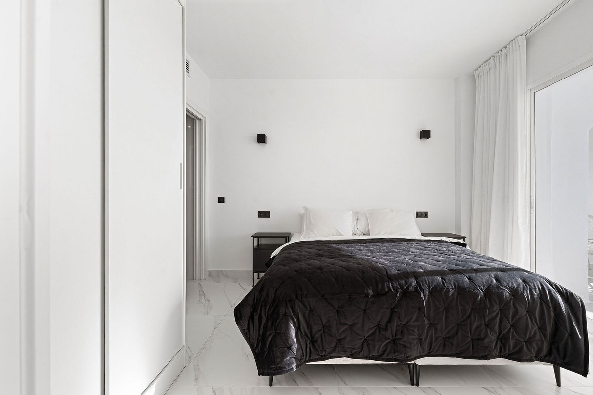 Te koop Middle Floor Apartment Costa Del Sol Calahonda € 429.000,-