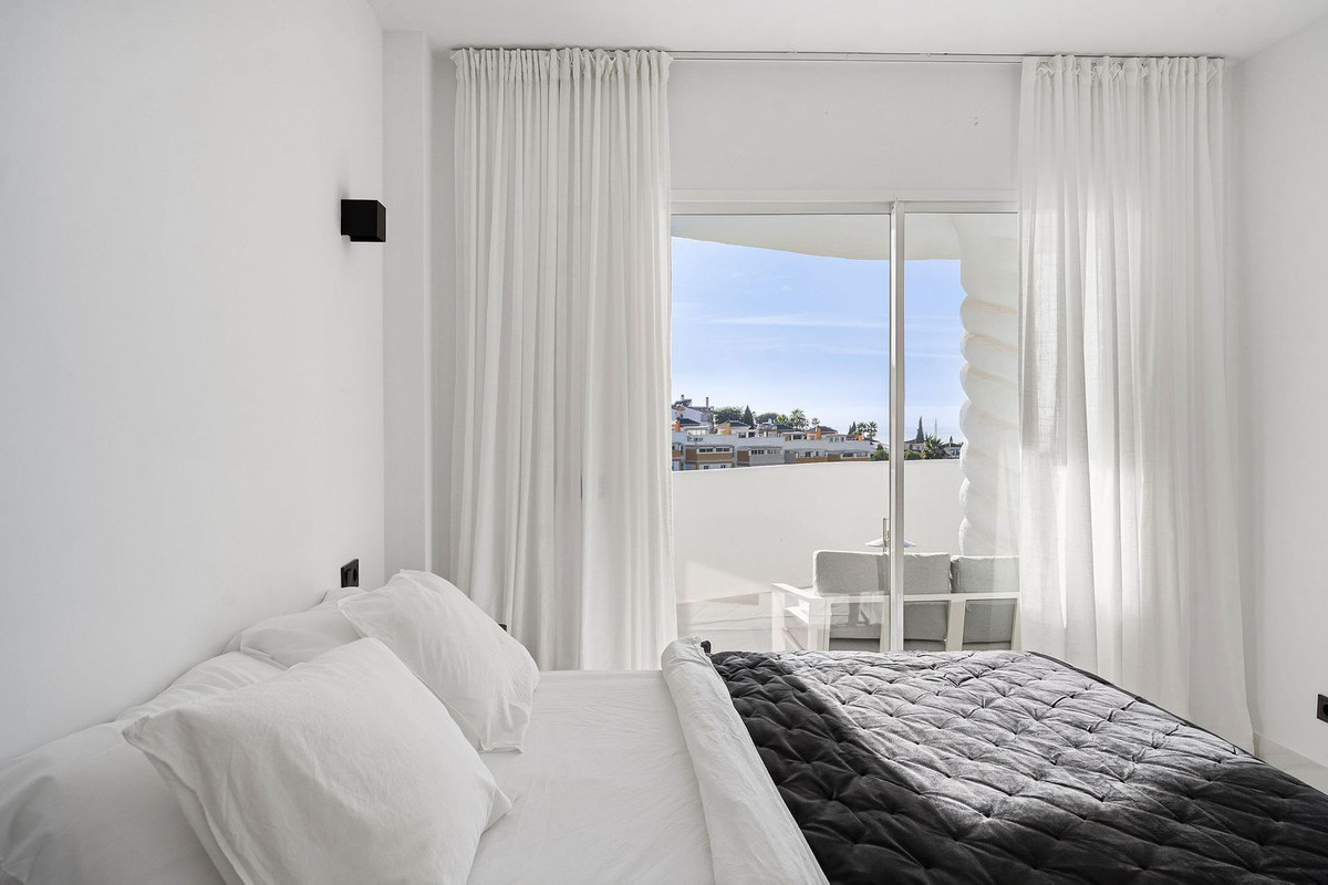 Te koop Middle Floor Apartment Costa Del Sol Calahonda € 429.000,-