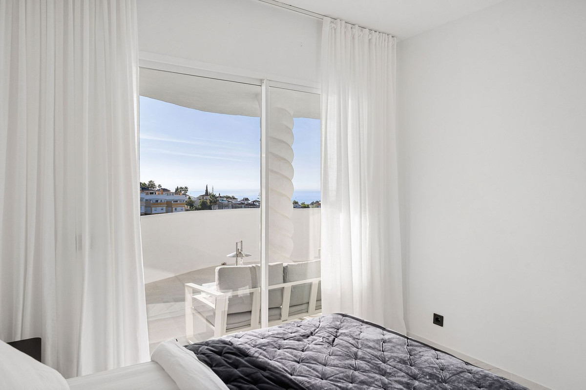 Te koop Middle Floor Apartment Costa Del Sol Calahonda € 429.000,-