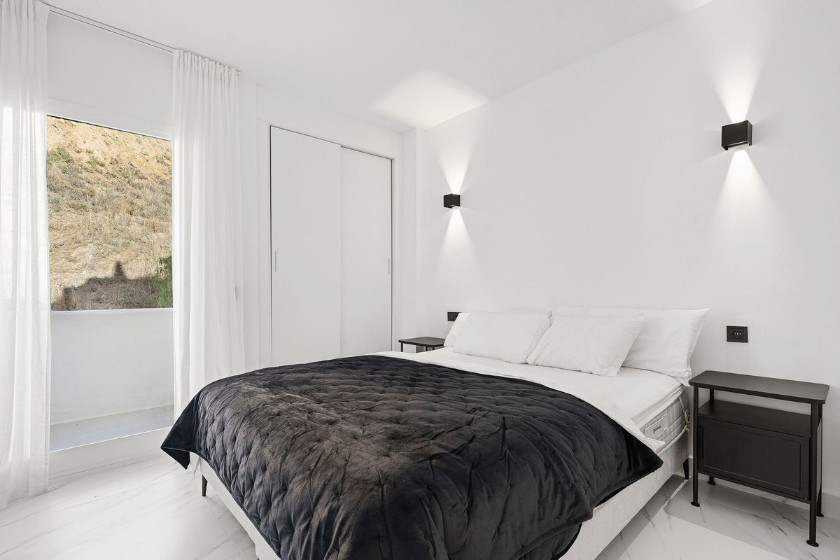 Te koop Middle Floor Apartment Costa Del Sol Calahonda € 429.000,-