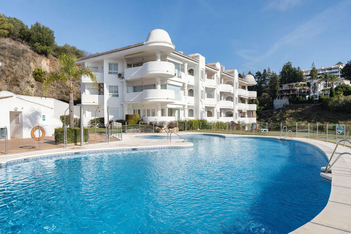 Te koop Middle Floor Apartment Costa Del Sol Calahonda € 429.000,-