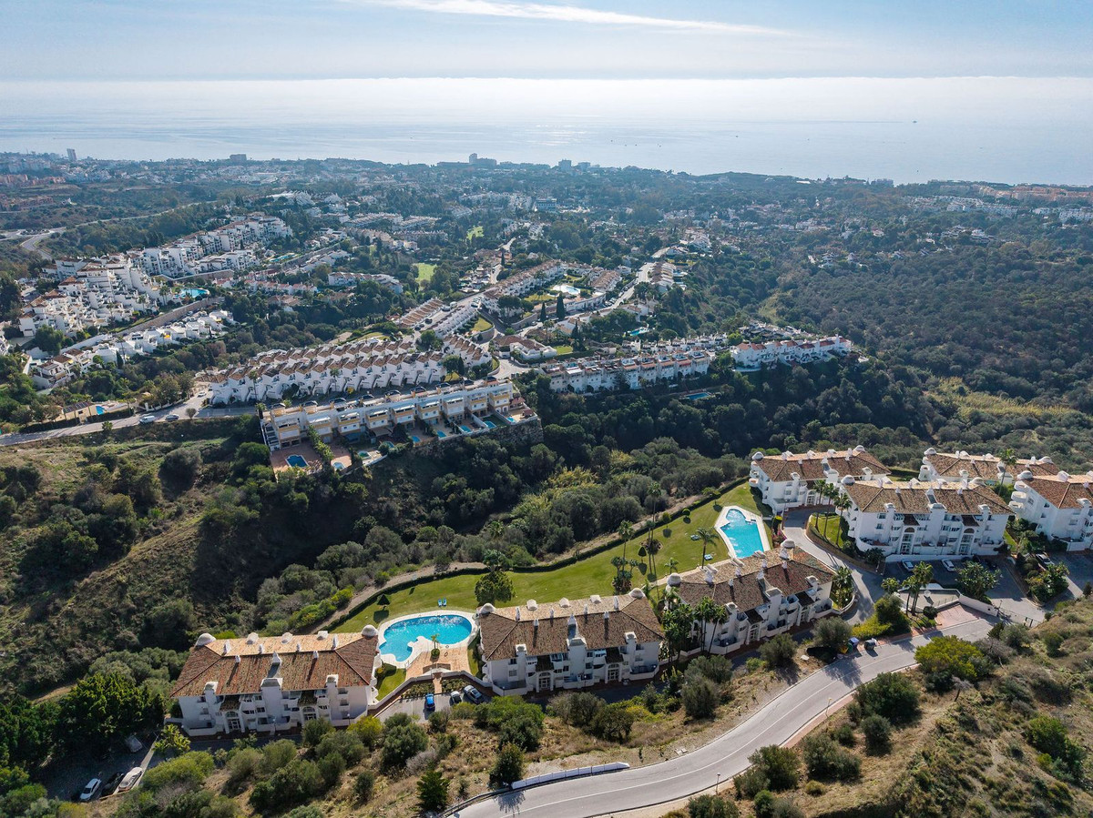 Te koop Middle Floor Apartment Costa Del Sol Calahonda € 429.000,-