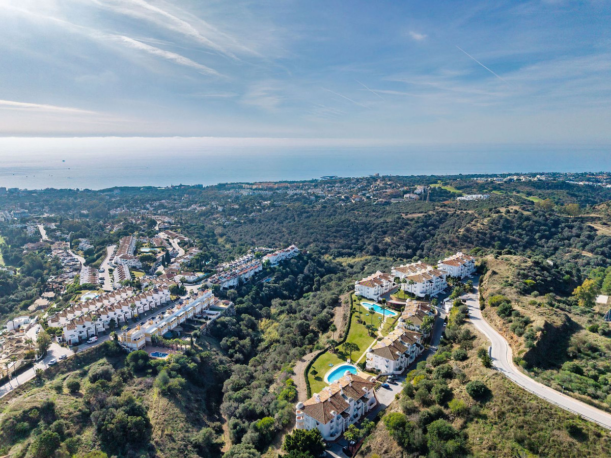 Te koop Middle Floor Apartment Costa Del Sol Calahonda € 429.000,-